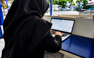 Selamat Datang dan Selamat Bergabung! Kak Siti Aisyah Mulai Belajar Komputer Aplikasi Perkantoran di LKP Go Smart
